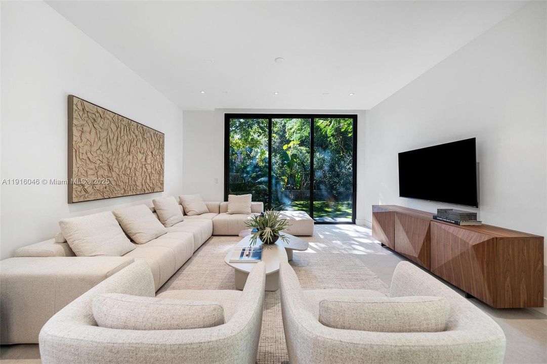 For Sale: $5,895,000 (5 beds, 5 baths, 4161 Square Feet)