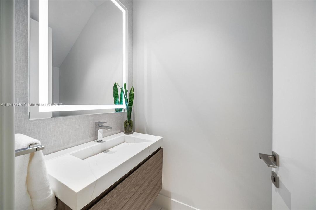 For Sale: $5,895,000 (5 beds, 5 baths, 4161 Square Feet)