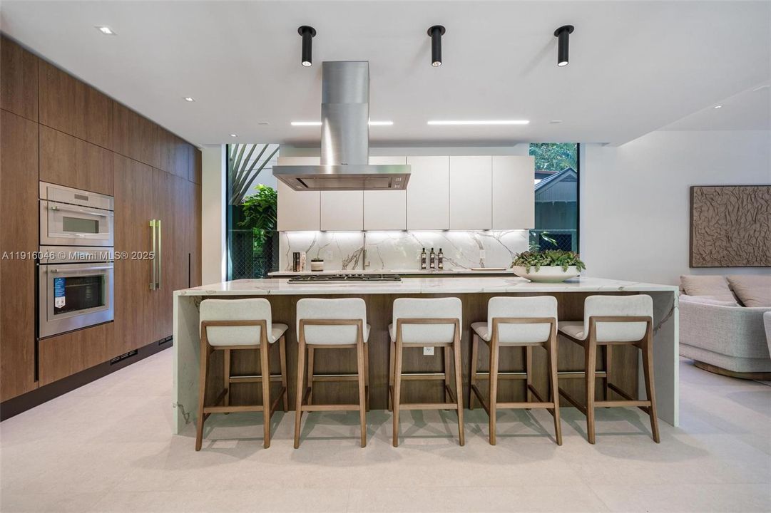 For Sale: $5,895,000 (5 beds, 5 baths, 4161 Square Feet)