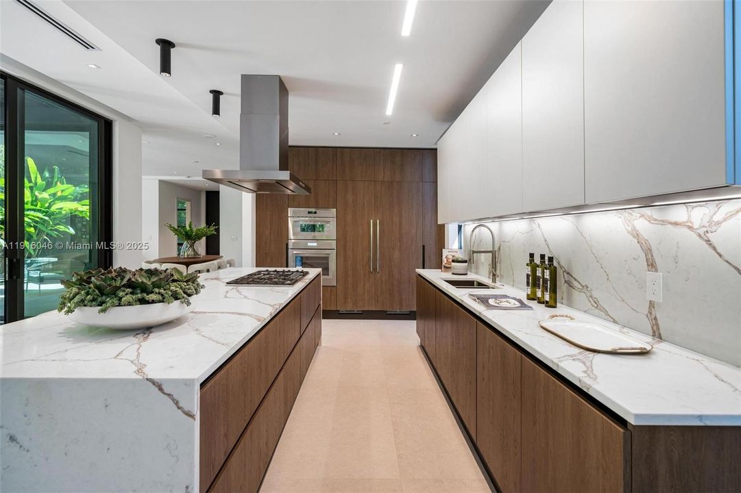 For Sale: $5,895,000 (5 beds, 5 baths, 4161 Square Feet)