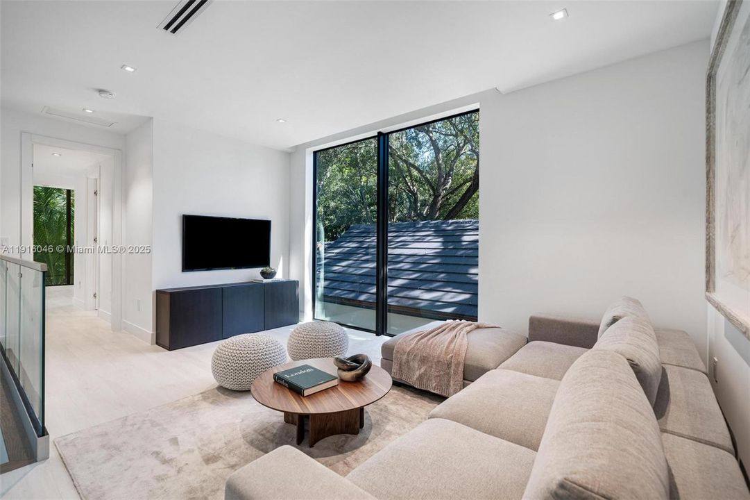 For Sale: $5,895,000 (5 beds, 5 baths, 4161 Square Feet)