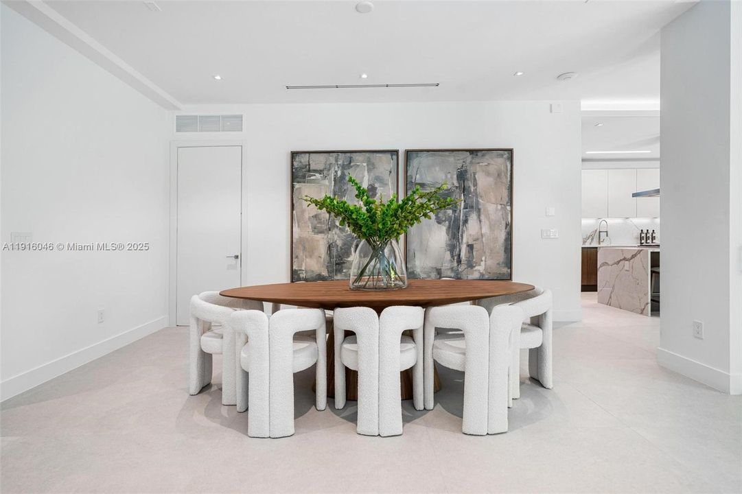 For Sale: $5,895,000 (5 beds, 5 baths, 4161 Square Feet)