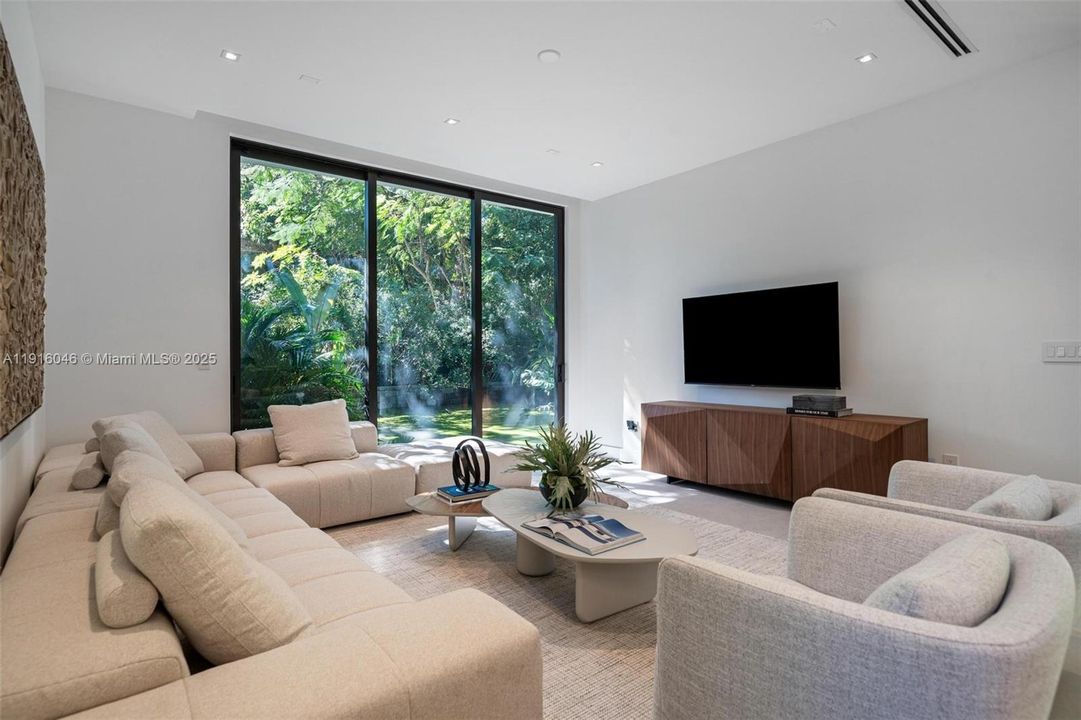 For Sale: $5,895,000 (5 beds, 5 baths, 4161 Square Feet)