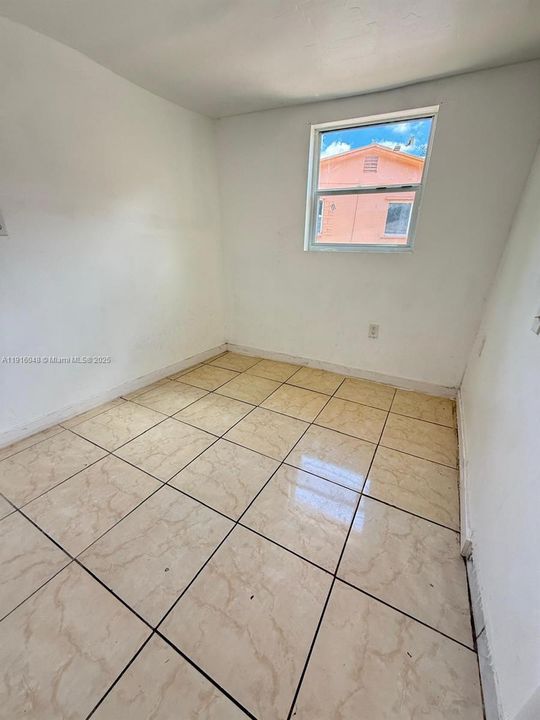 For Rent: $1,600 (2 beds, 1 baths, 1284 Square Feet)