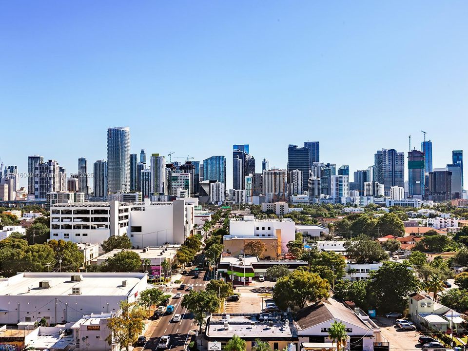 For Sale: $399,000 (2 beds, 2 baths, 893 Square Feet)