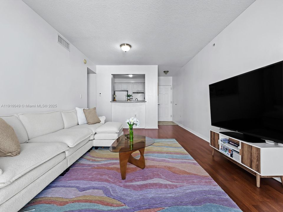 For Sale: $399,000 (2 beds, 2 baths, 893 Square Feet)