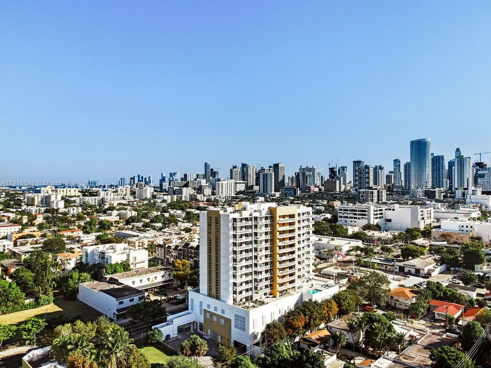 For Sale: $399,000 (2 beds, 2 baths, 893 Square Feet)