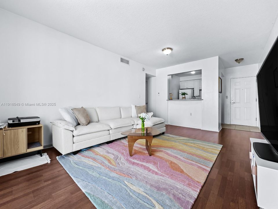 For Sale: $399,000 (2 beds, 2 baths, 893 Square Feet)