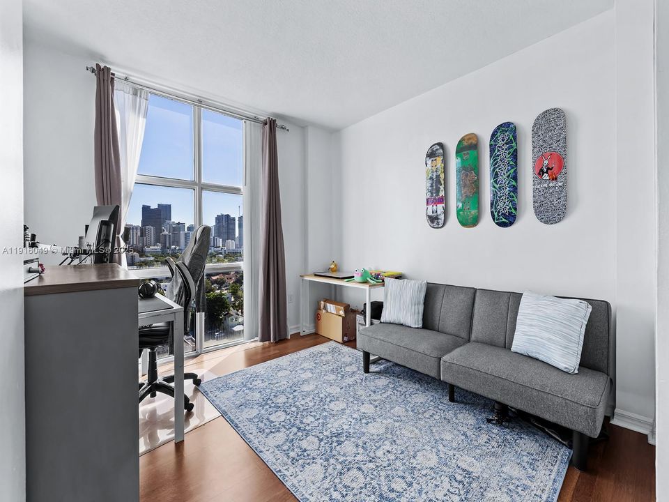 For Sale: $399,000 (2 beds, 2 baths, 893 Square Feet)