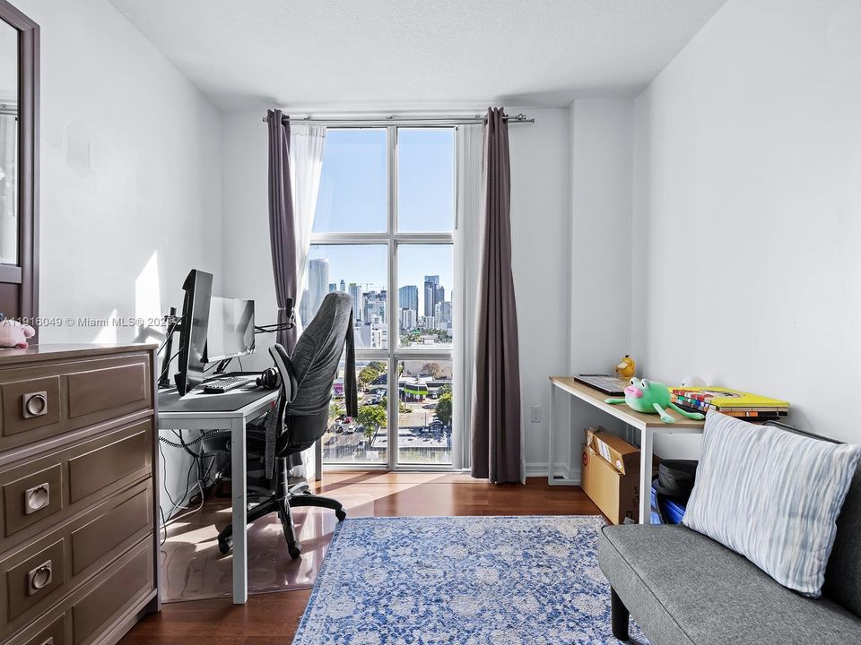 For Sale: $399,000 (2 beds, 2 baths, 893 Square Feet)