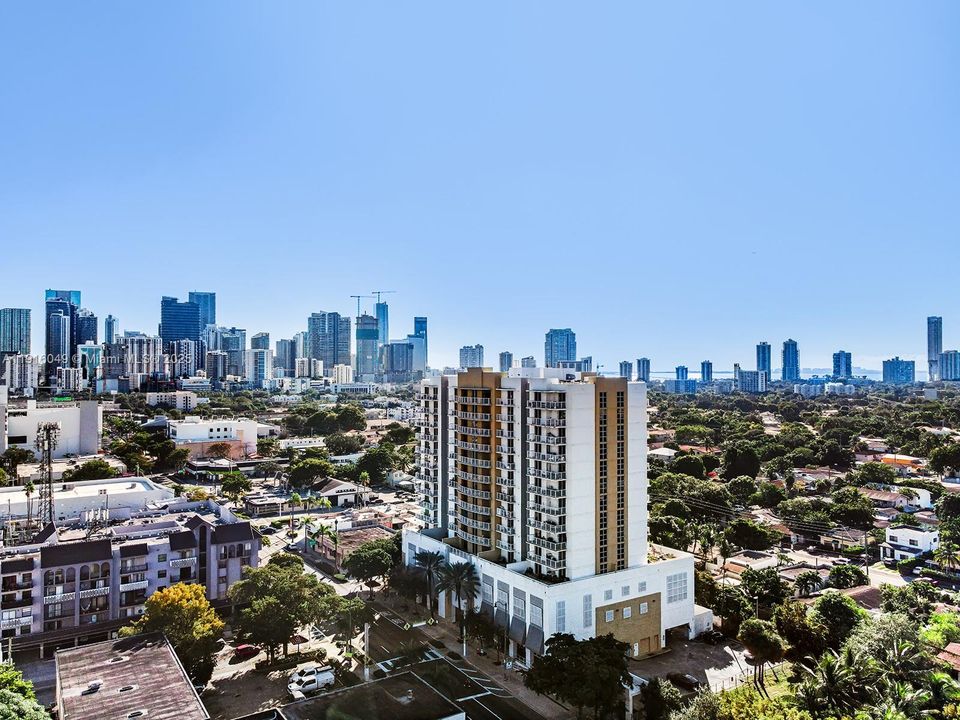 For Sale: $399,000 (2 beds, 2 baths, 893 Square Feet)