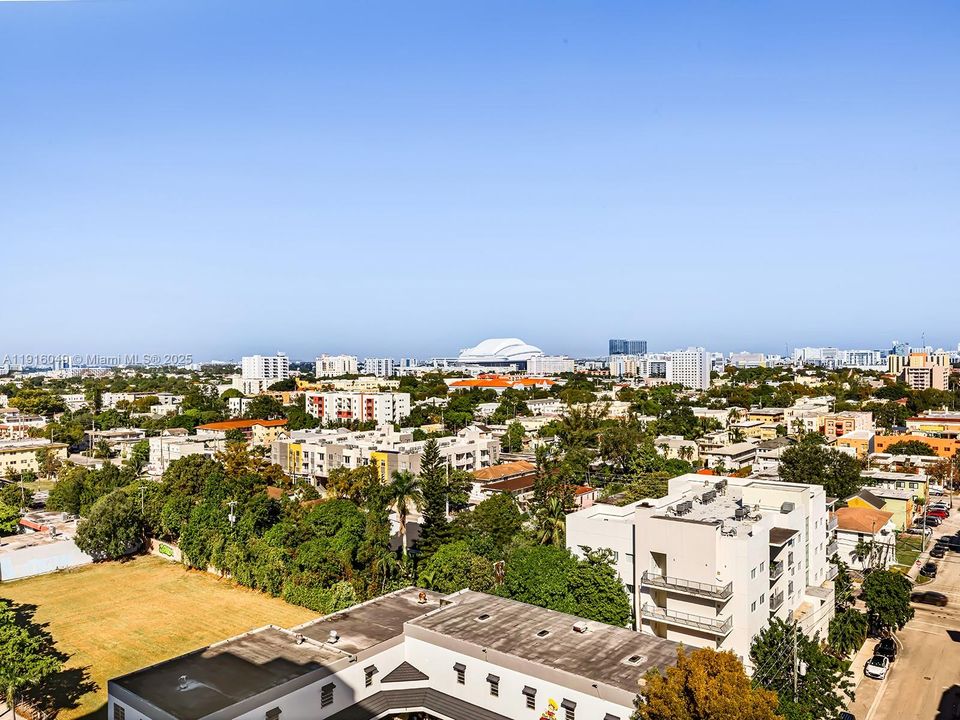 For Sale: $399,000 (2 beds, 2 baths, 893 Square Feet)