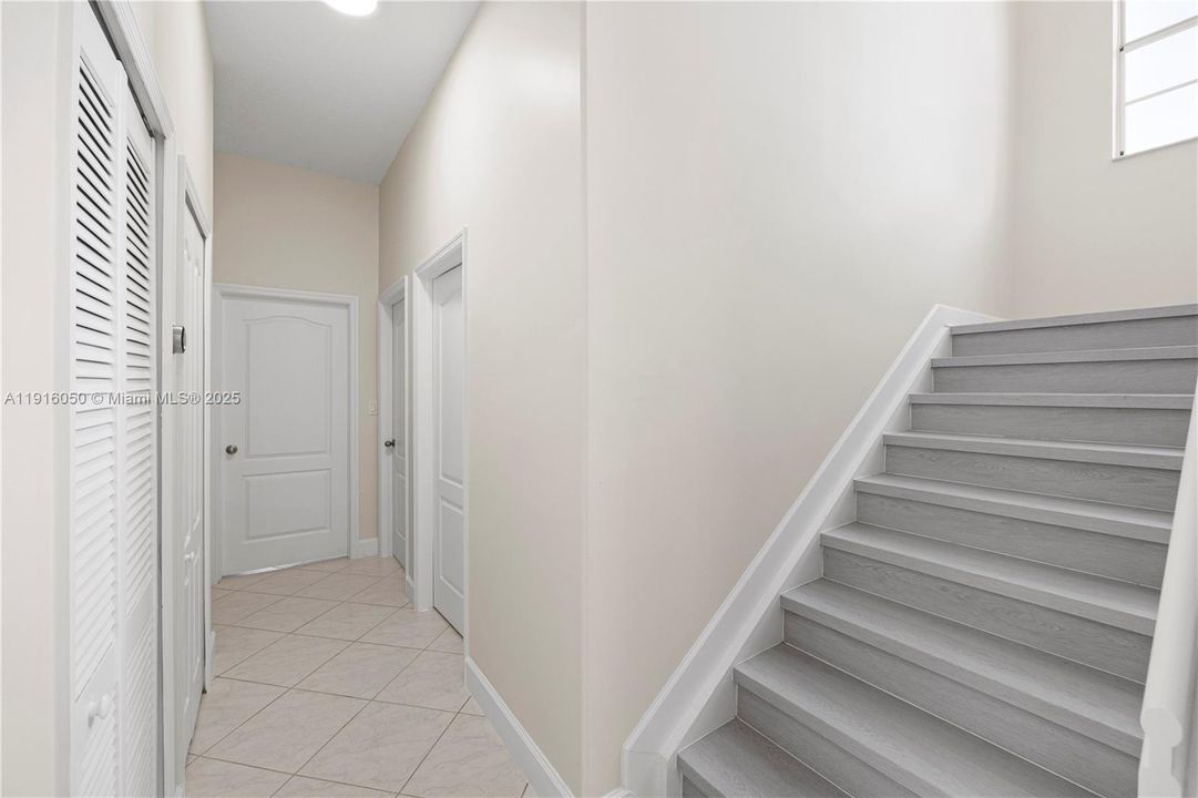 En Venta: $1,195,000 (5 camas, 4 baños, 3434 Pies cuadrados)