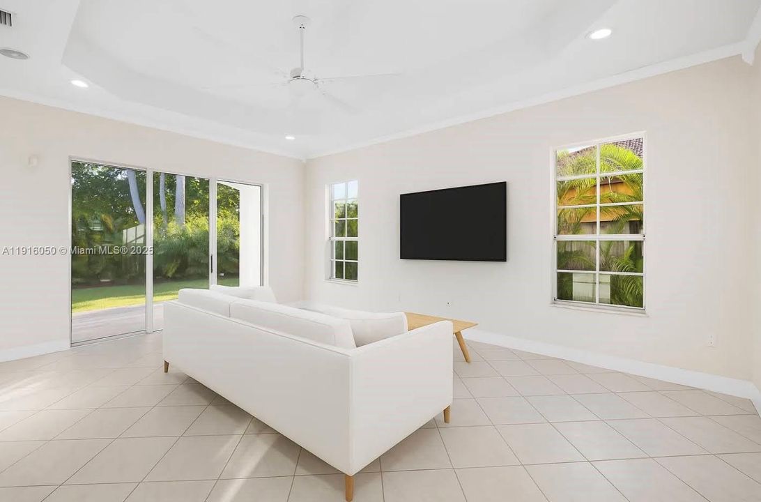 En Venta: $1,195,000 (5 camas, 4 baños, 3434 Pies cuadrados)