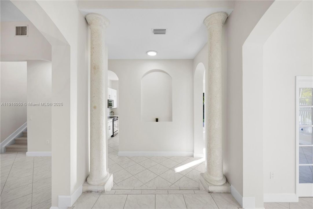 Spacious foyer to welcome family and friends