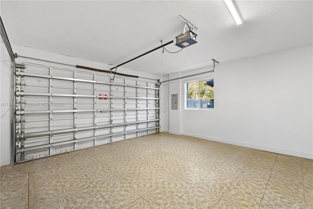 En Venta: $1,195,000 (5 camas, 4 baños, 3434 Pies cuadrados)