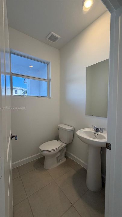 For Rent: $2,400 (3 beds, 2 baths, 1483 Square Feet)