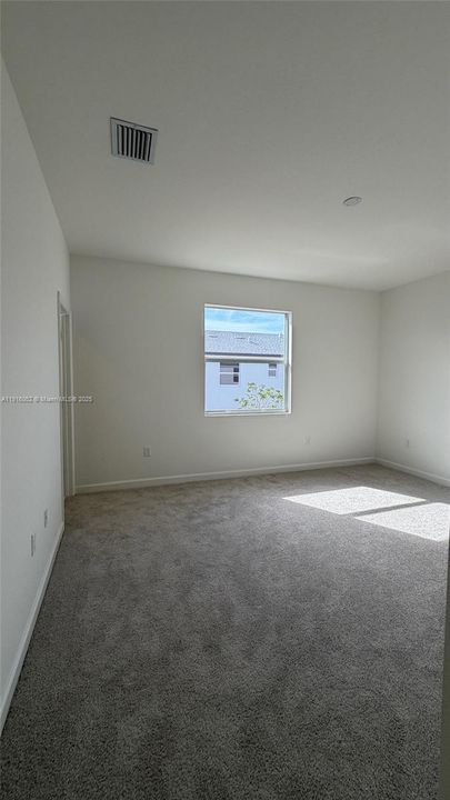 For Rent: $2,400 (3 beds, 2 baths, 1483 Square Feet)