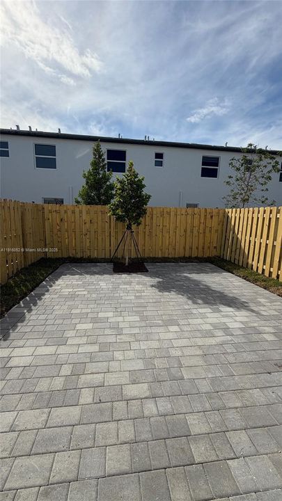 For Rent: $2,400 (3 beds, 2 baths, 1483 Square Feet)