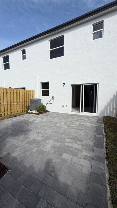 For Rent: $2,400 (3 beds, 2 baths, 1483 Square Feet)