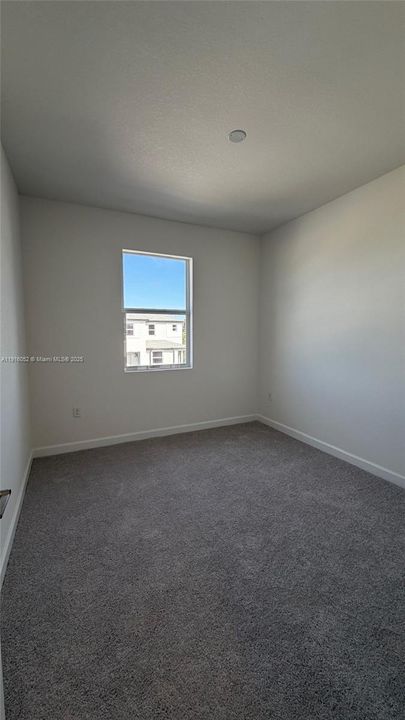 For Rent: $2,400 (3 beds, 2 baths, 1483 Square Feet)