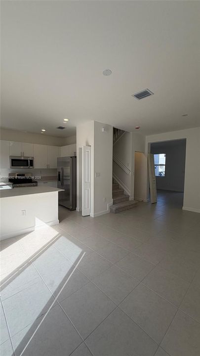 For Rent: $2,400 (3 beds, 2 baths, 1483 Square Feet)