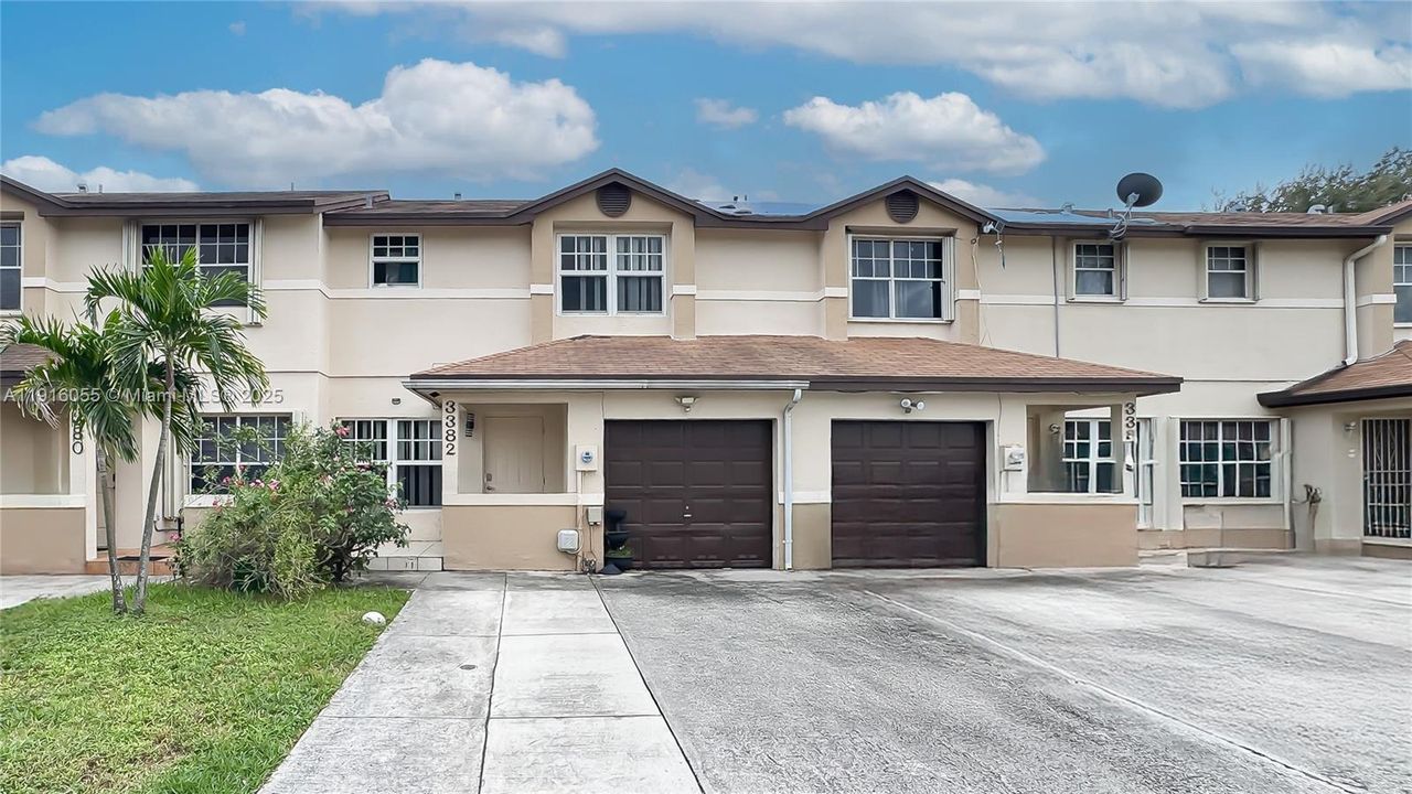 Active With Contract: $389,999 (3 beds, 2 baths, 1491 Square Feet)