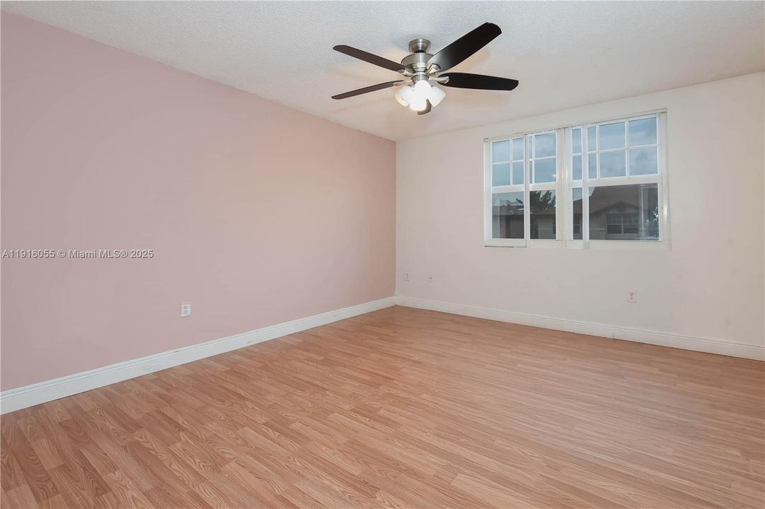 Active With Contract: $389,999 (3 beds, 2 baths, 1491 Square Feet)