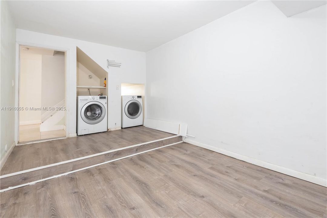 Active With Contract: $389,999 (3 beds, 2 baths, 1491 Square Feet)