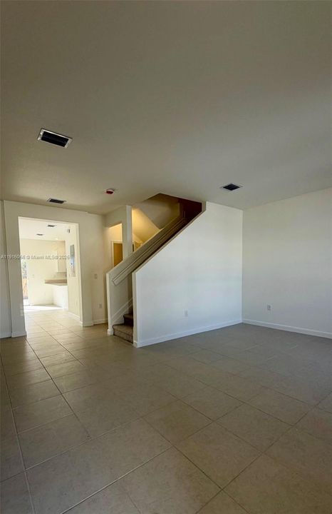 For Rent: $2,400 (3 beds, 2 baths, 1521 Square Feet)