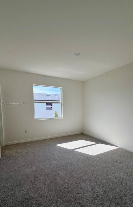 For Rent: $2,400 (3 beds, 2 baths, 1521 Square Feet)