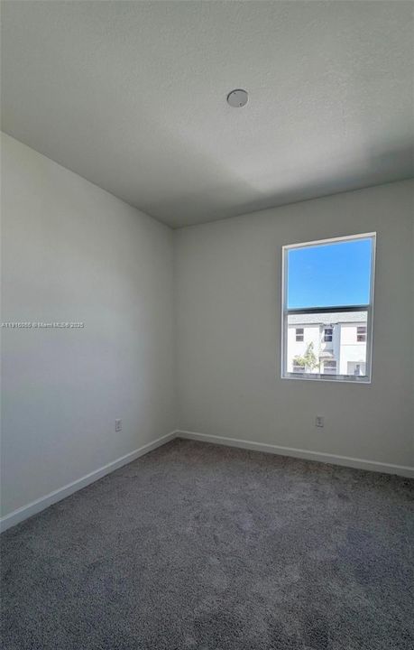 For Rent: $2,400 (3 beds, 2 baths, 1521 Square Feet)