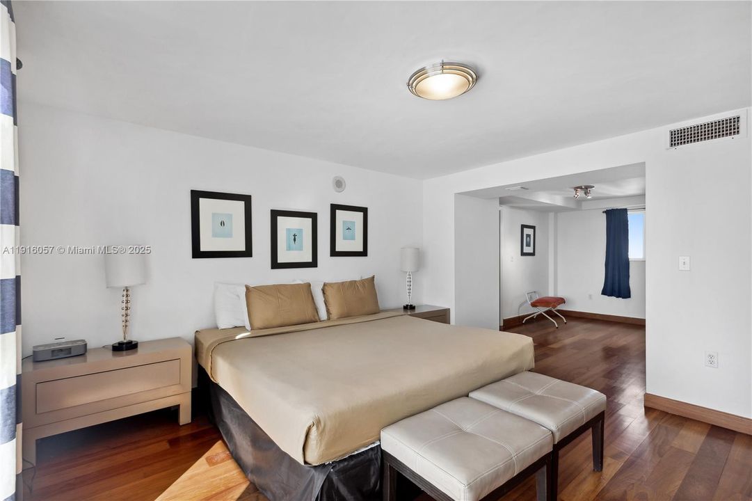 For Rent: $5,900 (1 beds, 1 baths, 1304 Square Feet)