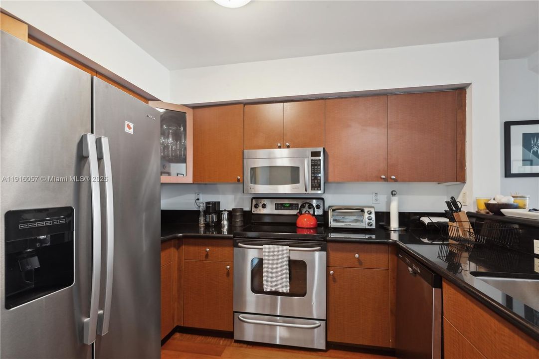 For Rent: $5,900 (1 beds, 1 baths, 1304 Square Feet)