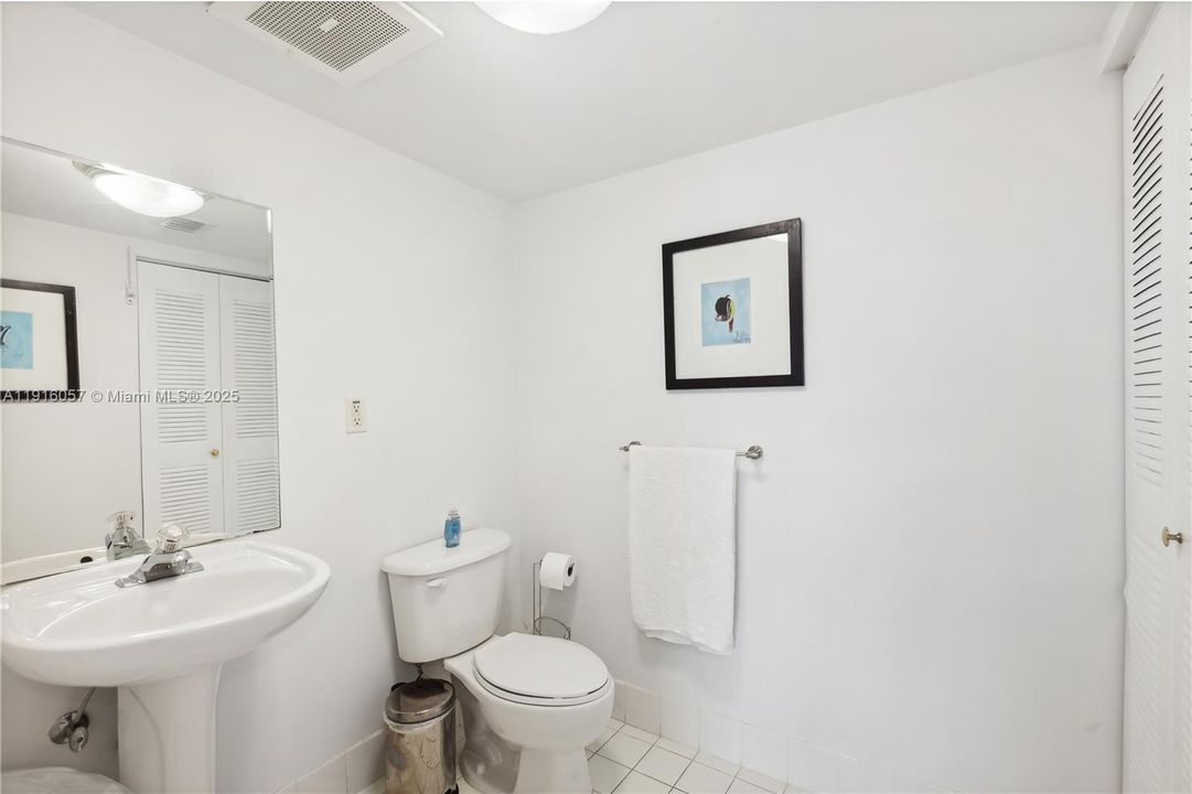 For Rent: $5,900 (1 beds, 1 baths, 1304 Square Feet)