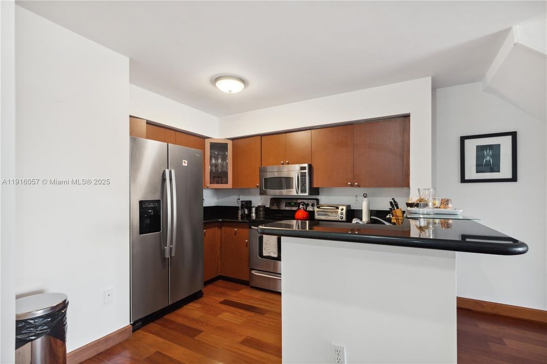 For Rent: $5,900 (1 beds, 1 baths, 1304 Square Feet)