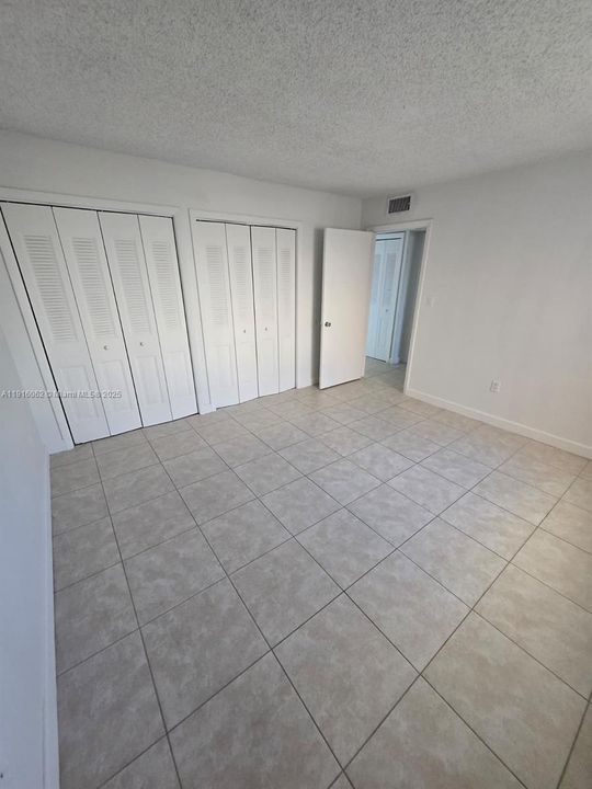 Active With Contract: $1,980 (2 beds, 1 baths, 980 Square Feet)