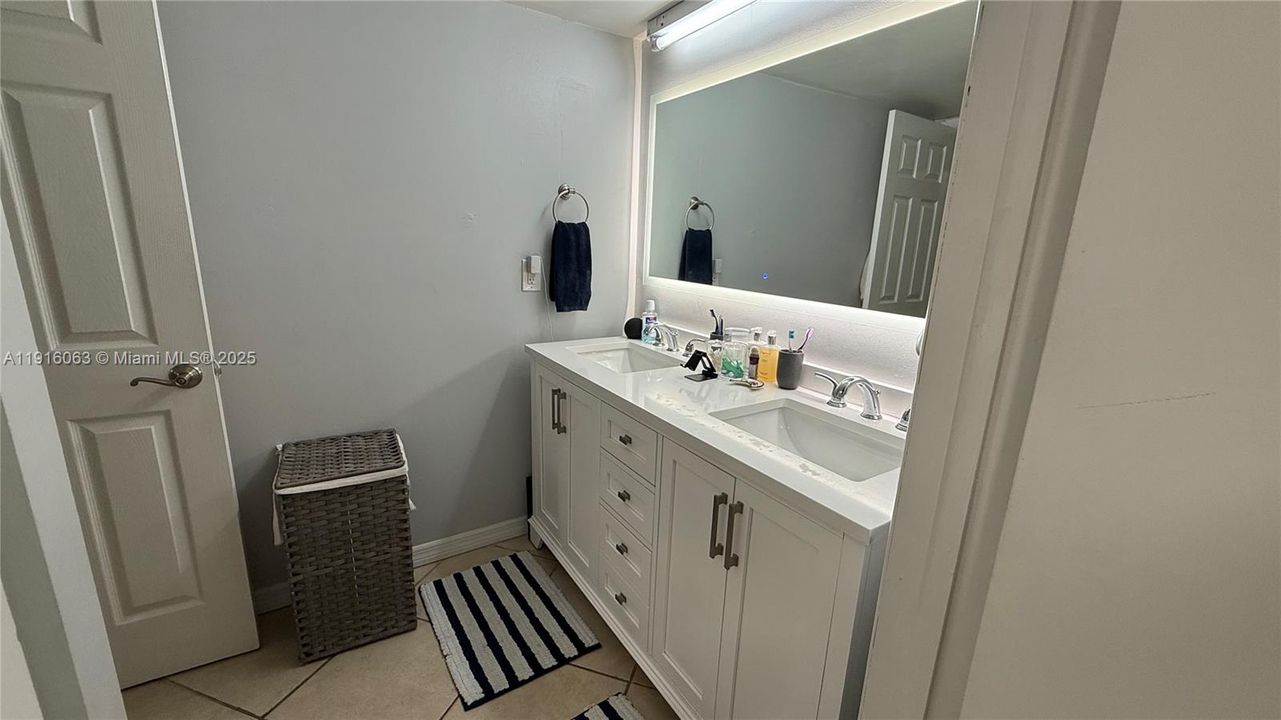 For Sale: $330,000 (2 beds, 2 baths, 1208 Square Feet)