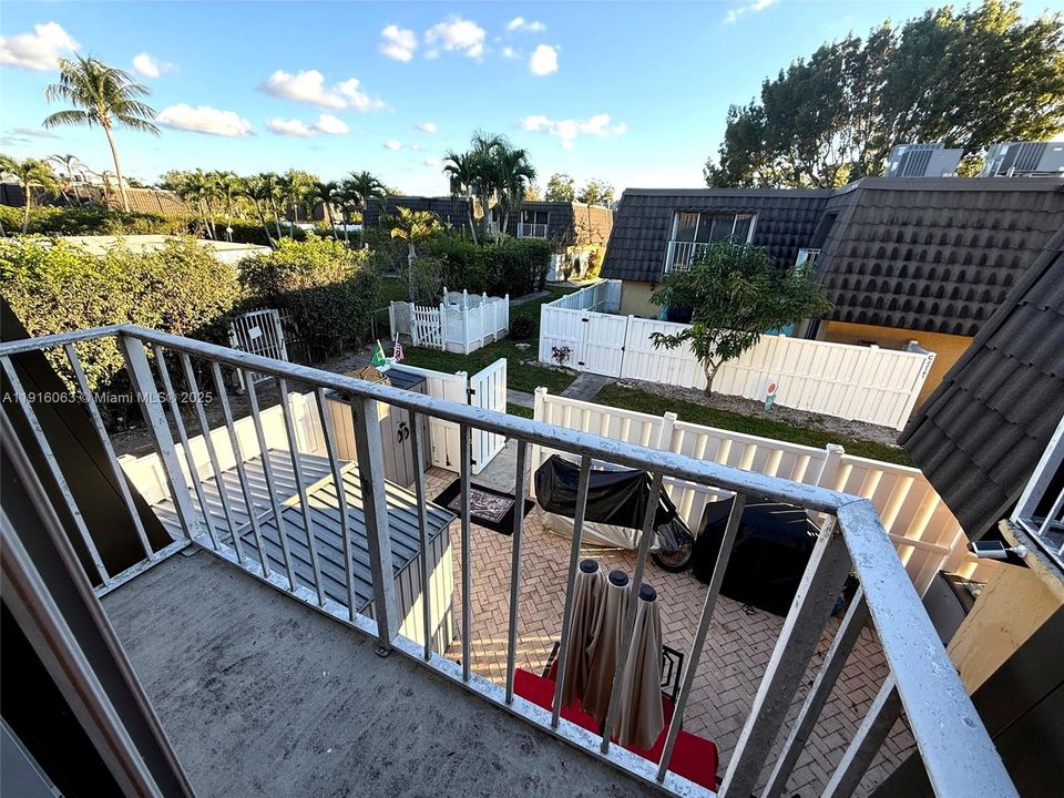 For Sale: $330,000 (2 beds, 2 baths, 1208 Square Feet)