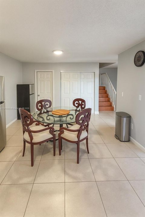 For Sale: $330,000 (2 beds, 2 baths, 1208 Square Feet)