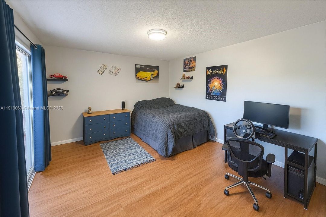 For Sale: $330,000 (2 beds, 2 baths, 1208 Square Feet)