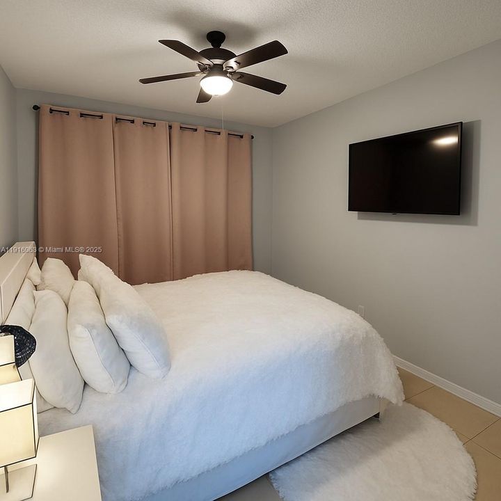 For Sale: $330,000 (2 beds, 2 baths, 1208 Square Feet)