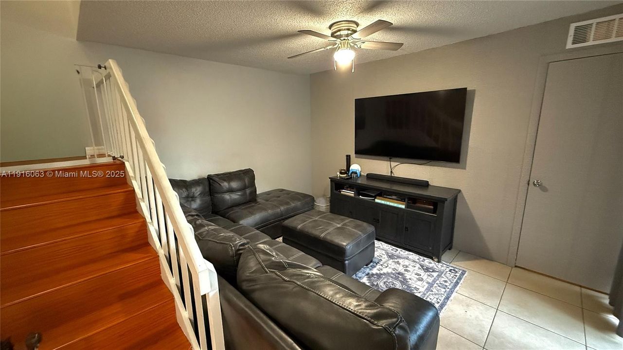 For Sale: $330,000 (2 beds, 2 baths, 1208 Square Feet)