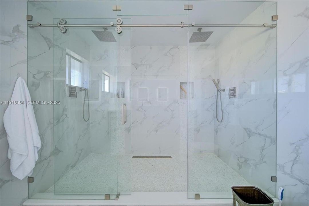 出租: $7,300 (3 贝兹, 2 浴室, 2208 平方英尺)