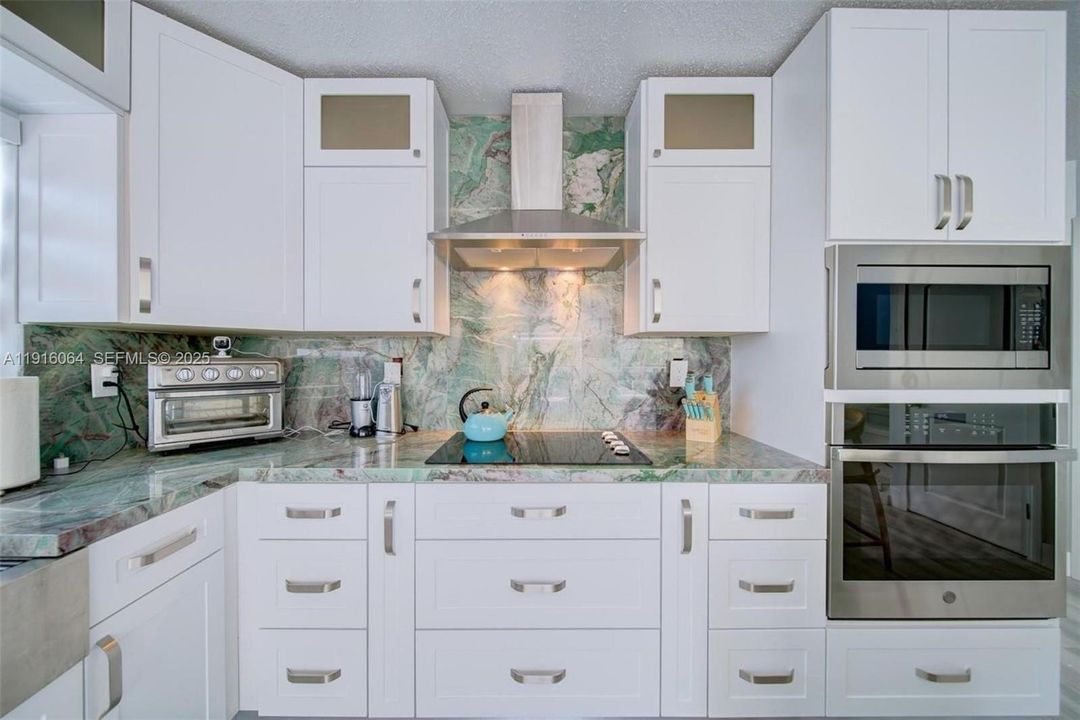 出租: $7,300 (3 贝兹, 2 浴室, 2208 平方英尺)