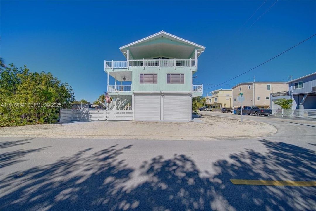 出租: $7,300 (3 贝兹, 2 浴室, 2208 平方英尺)