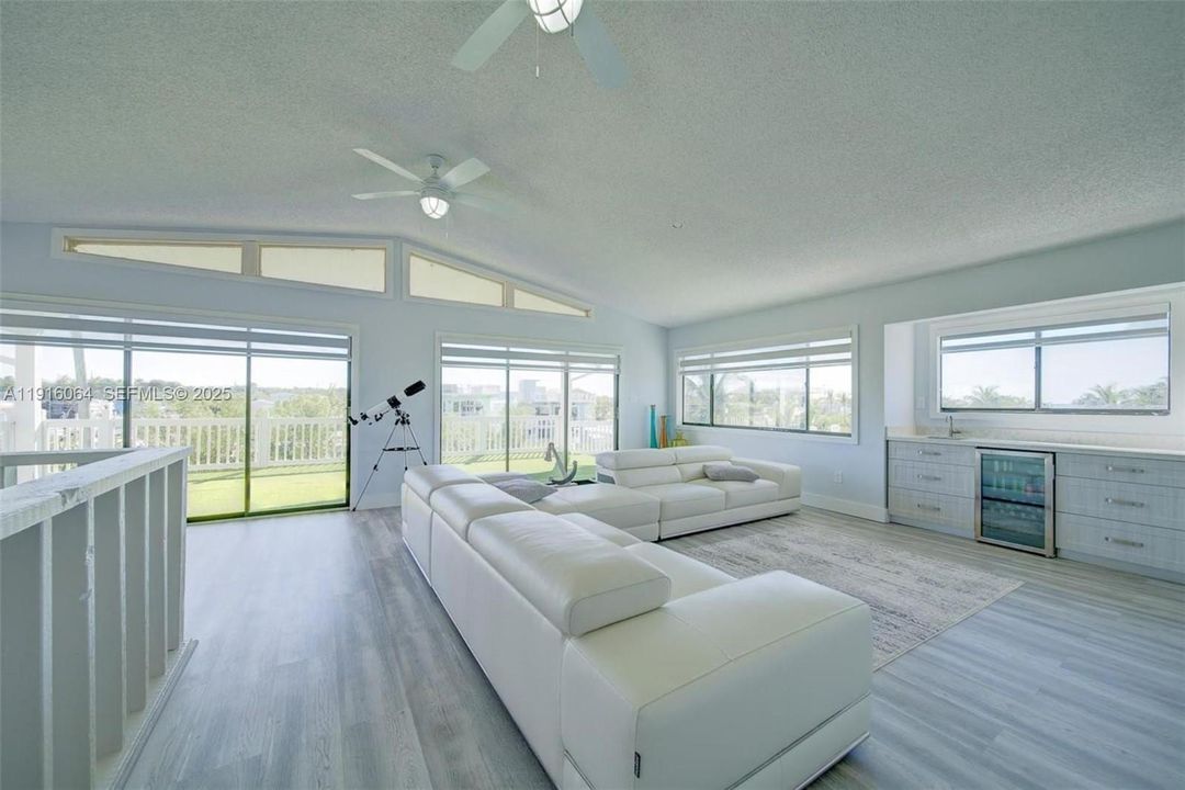 出租: $7,300 (3 贝兹, 2 浴室, 2208 平方英尺)