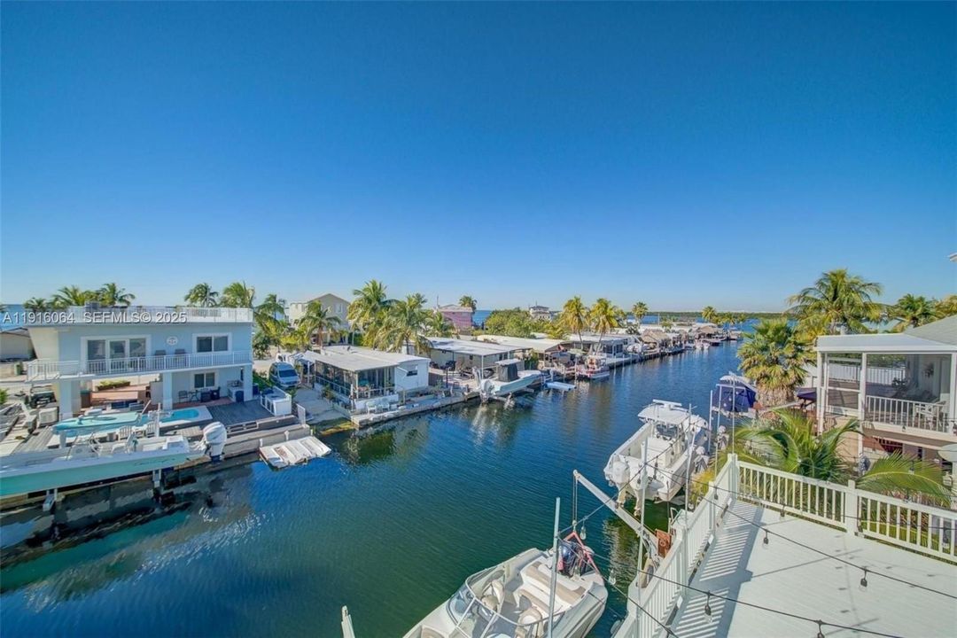 出租: $7,300 (3 贝兹, 2 浴室, 2208 平方英尺)