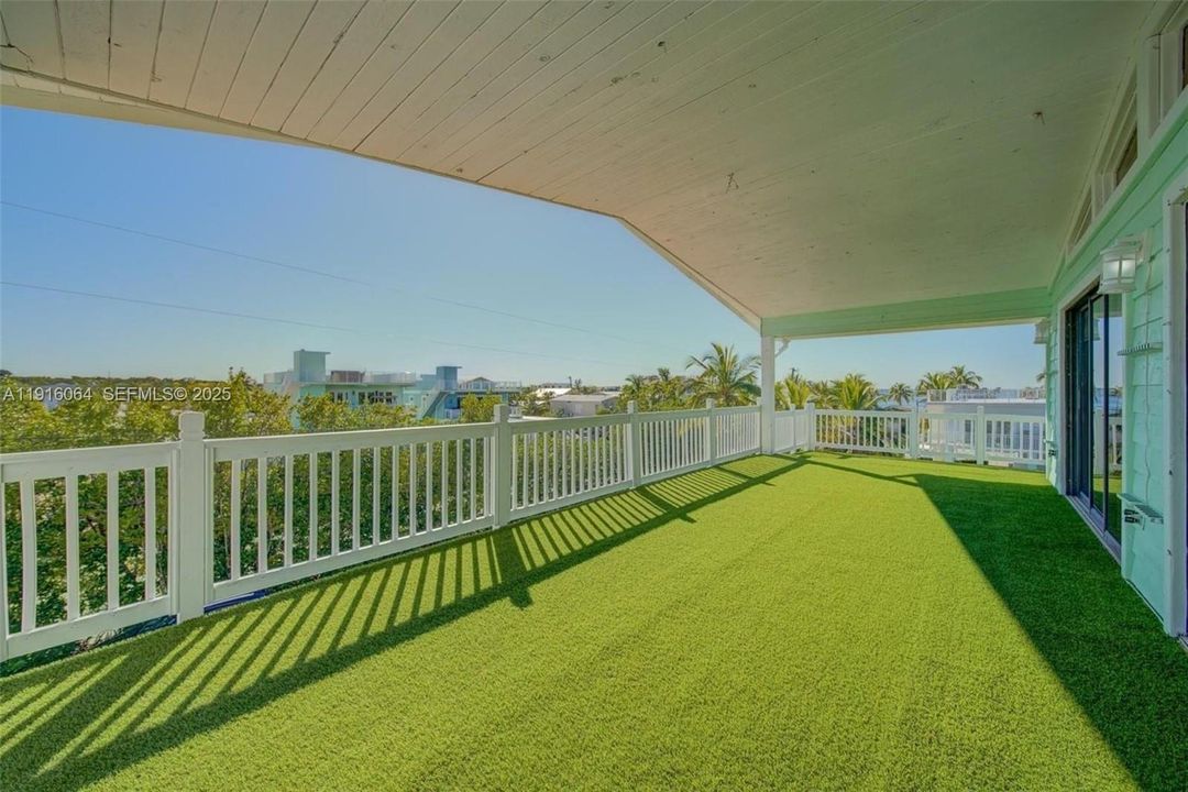 出租: $7,300 (3 贝兹, 2 浴室, 2208 平方英尺)