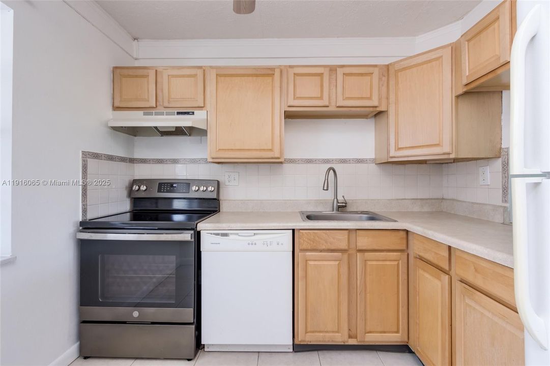 На продажу: $75,000 (1 спален, 1 ванн, 739 Квадратных фут)